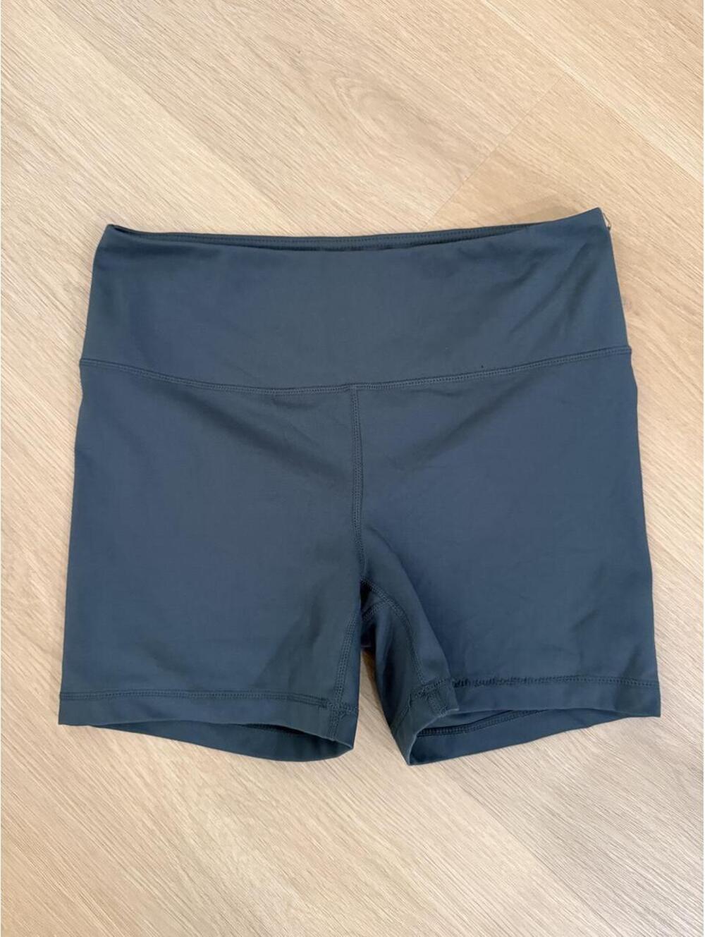 Yogalicious Lux High-Waist Biker Shorts Gray-Green Sage Size XL